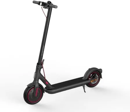Detalle técnico del Xiaomi Electric Scooter 4 Pro mostrando el chasis de aluminio aeroespacial y la rueda tubeless de 10 pulgadas