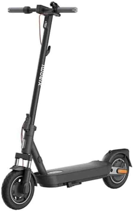 Vista lateral del Xiaomi Electric Scooter 5 Pro con la doble suspensión delantera y trasera visible